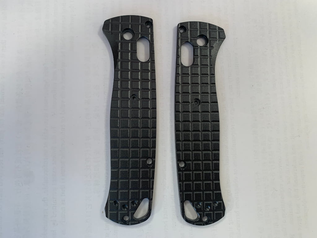Benchmade  Bug out 535 metals scales