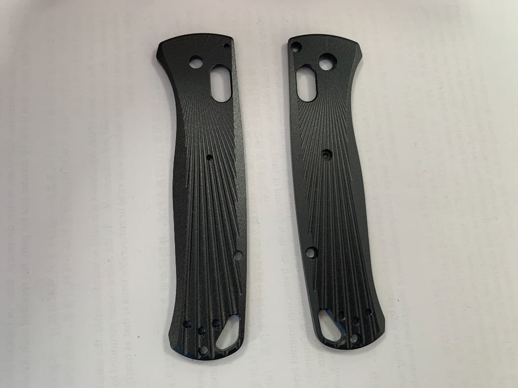Benchmade  Bug out 535 metals scales