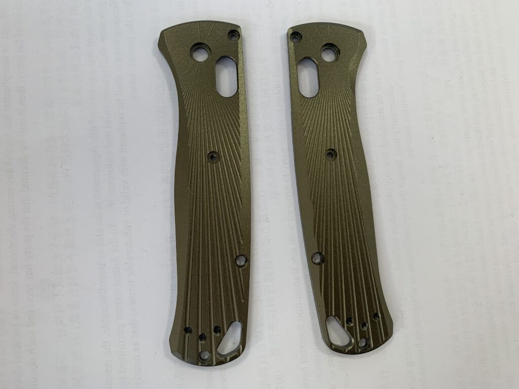 Benchmade  Bug out 535 metals scales