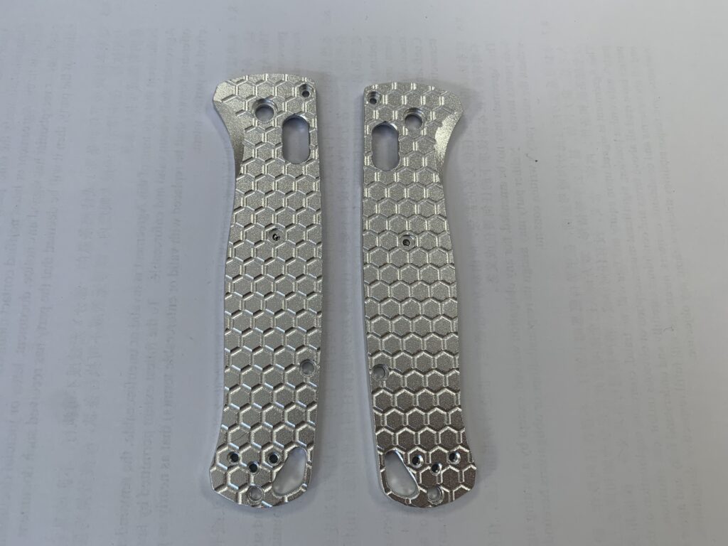 Benchmade  Bug out 535 metals scales