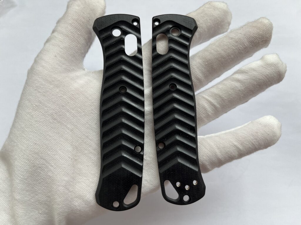 Benchmade  Bug out 535 metals scales